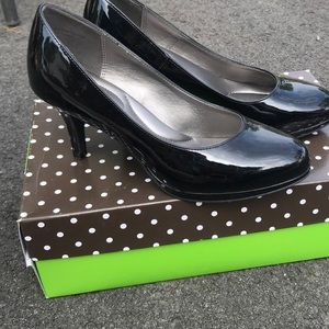 Pat and leather black pumps
